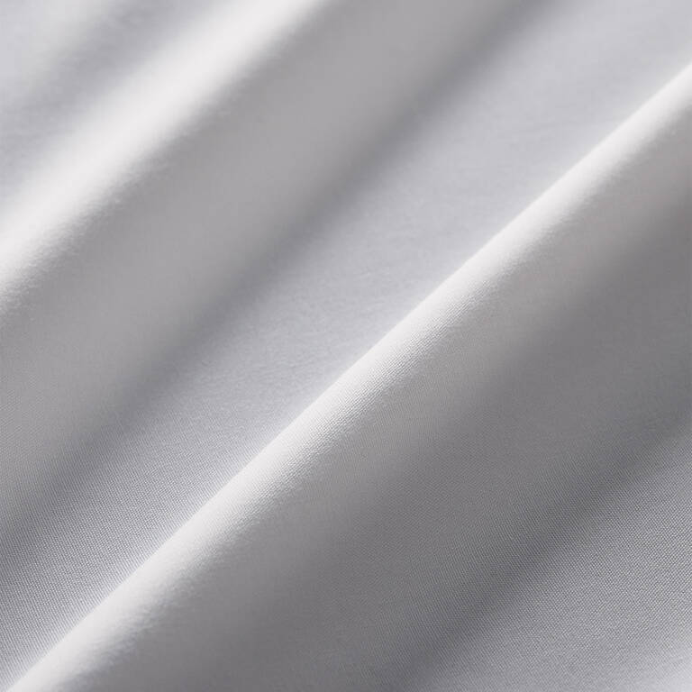 Closeup details of Marriott Bonvoy Boutiques white cotton blend sheet Closeup details of Marriott Bonvoy Boutiques white cotton blend sheet