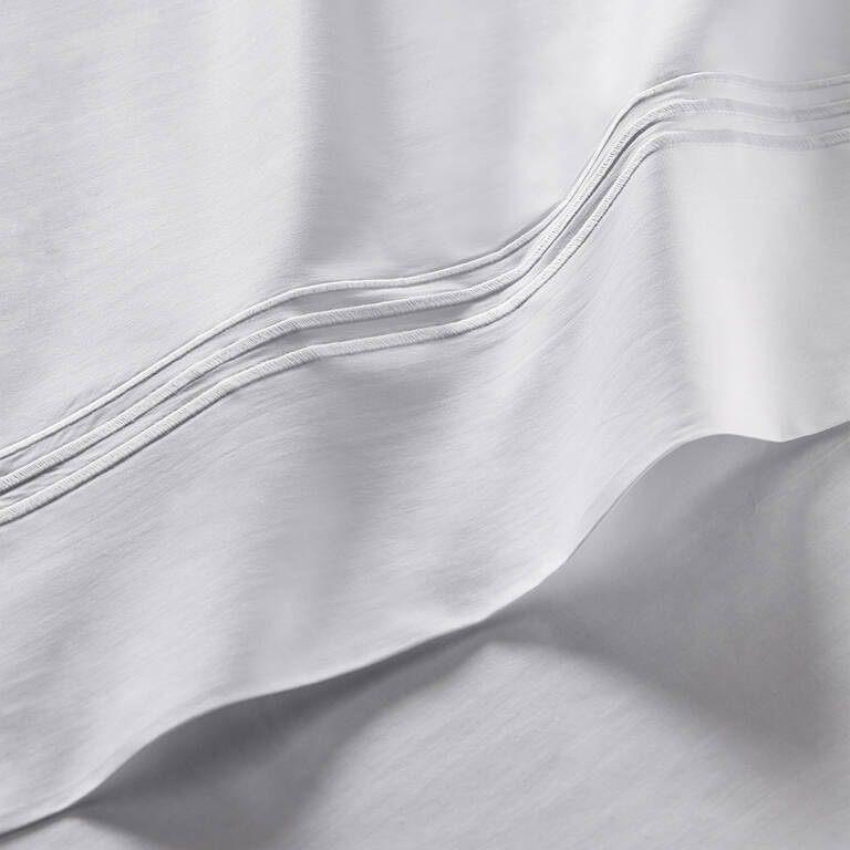 Closeup details of Marriott Bonvoy Boutiques white percale sheet Closeup details of Marriott Bonvoy Boutiques white percale sheet