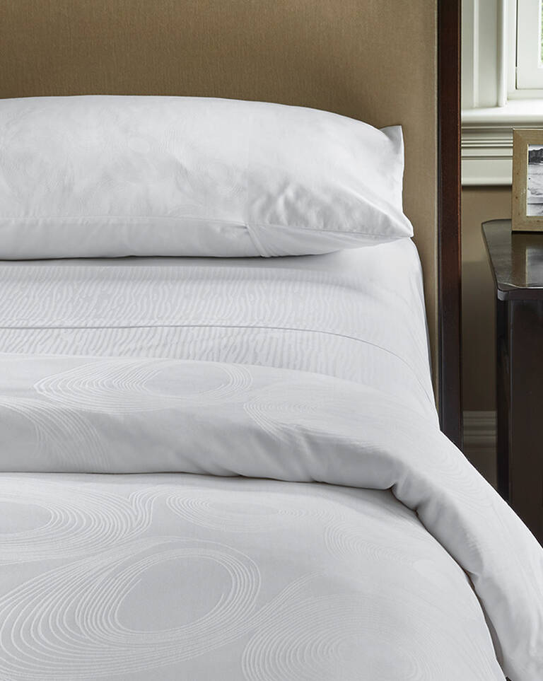 JW Marriott bedding
