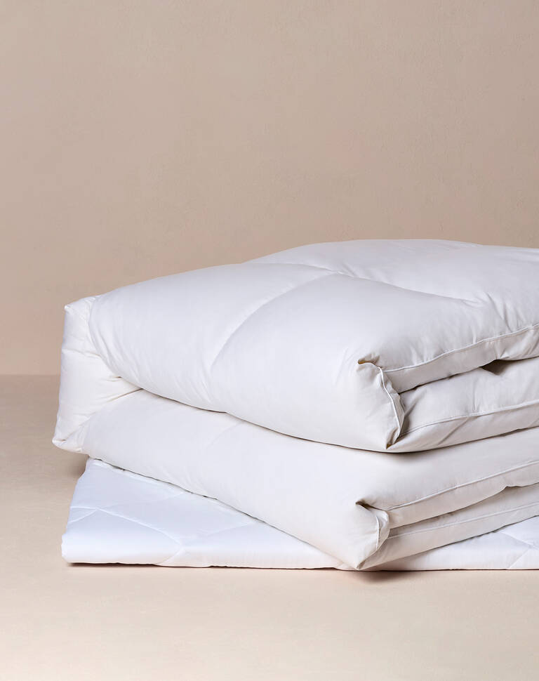 Marriott Bonvoy Boutiques white comforter and blanket