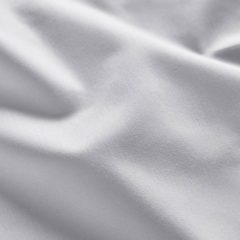Closeup details of Marriott Bonvoy Boutiques white sateen sheet Closeup details of Marriott Bonvoy Boutiques white sateen sheet