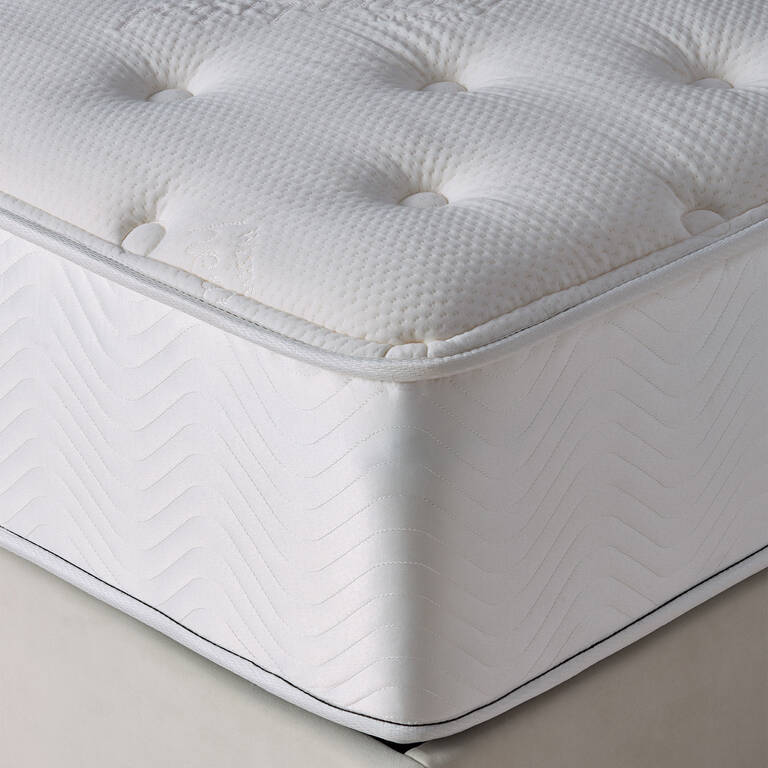 Closeup of Marriott Bonvoy hotels plush firmness mattress