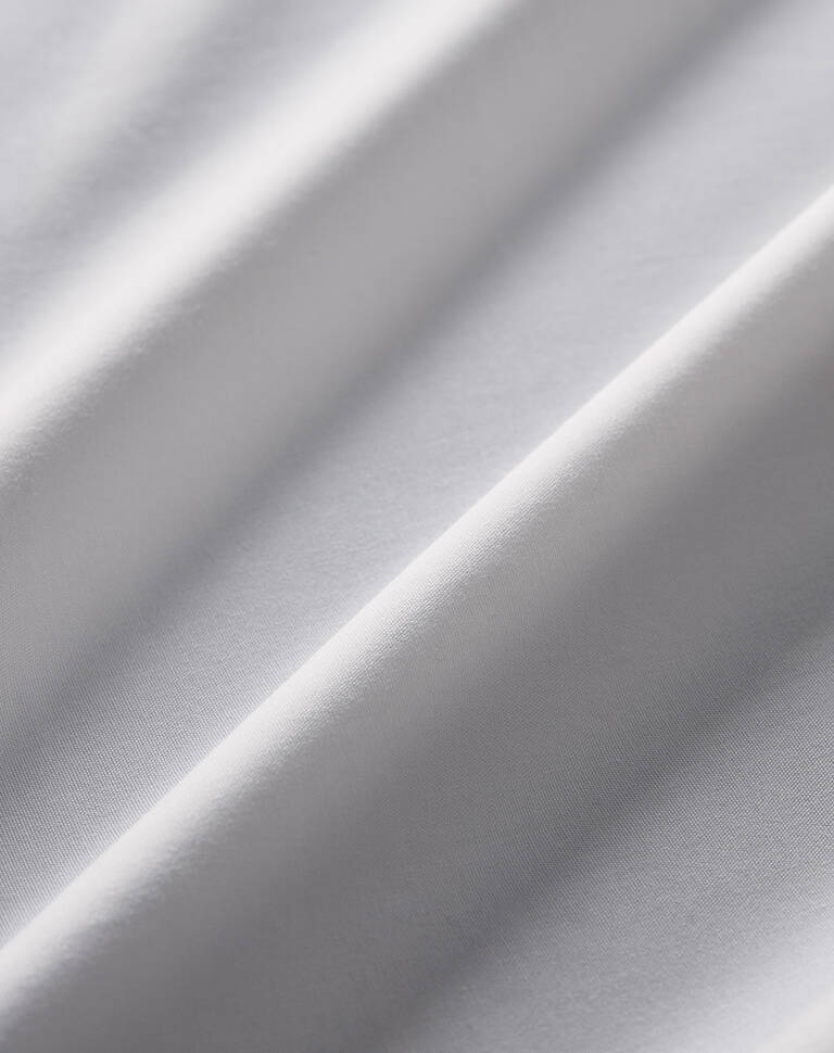 Closeup details of Marriott Bonvoy Boutiques white cotton blend sheet