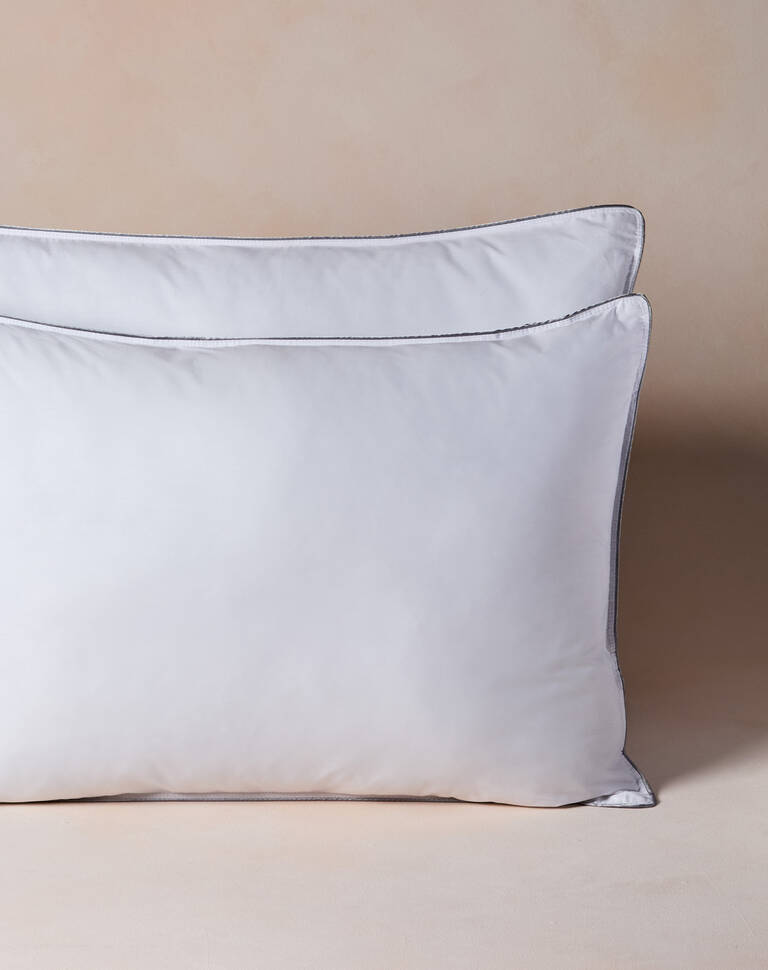 Set of Marriott Bonvoy Boutiques soft firmness pillows