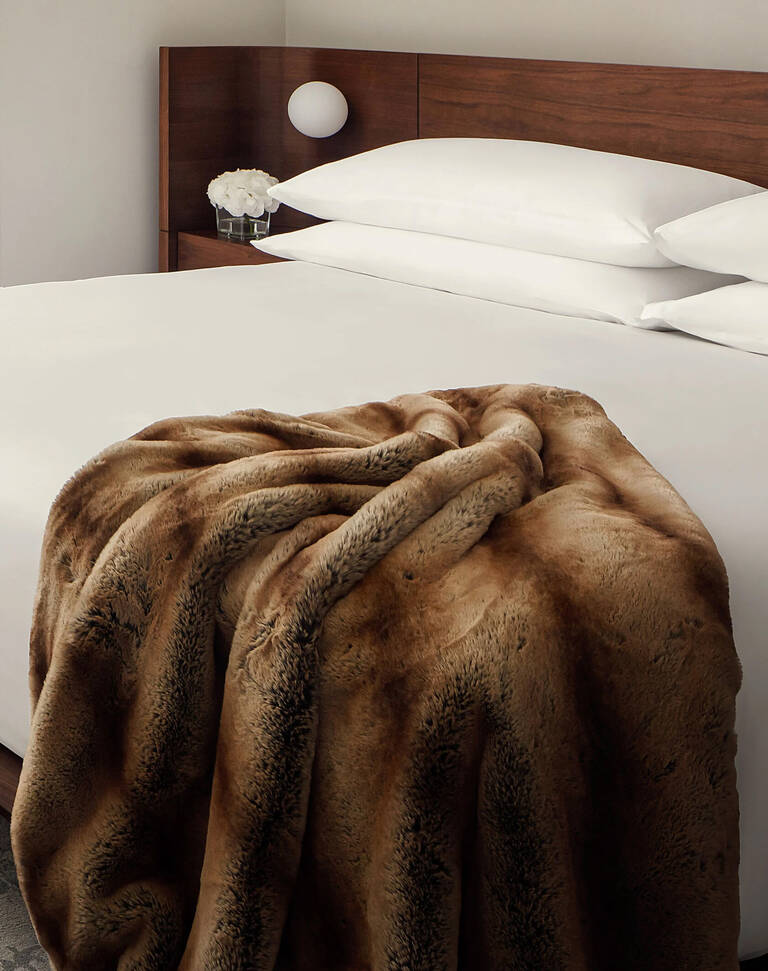 EDITION Lake Como Faux Fur Throw