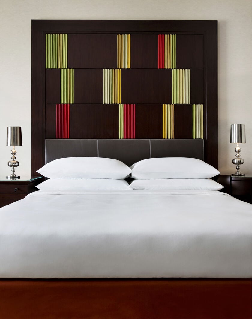 Signature Bedding Set thumbnail number 1
