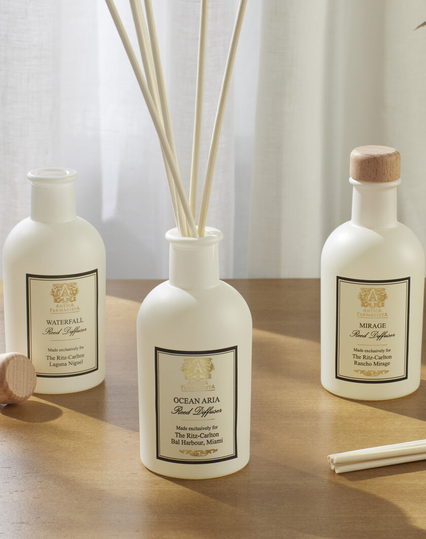 White Reed Diffuser Set thumbnail number 2