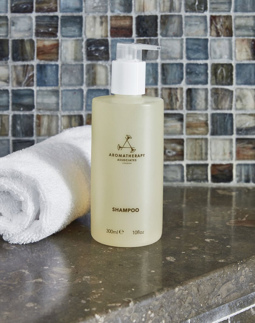 Ylang Ylang Shampoo thumbnail number 1