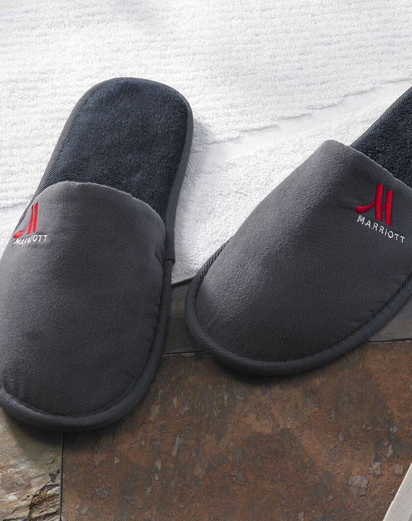 Hotel Slippers thumbnail number 1