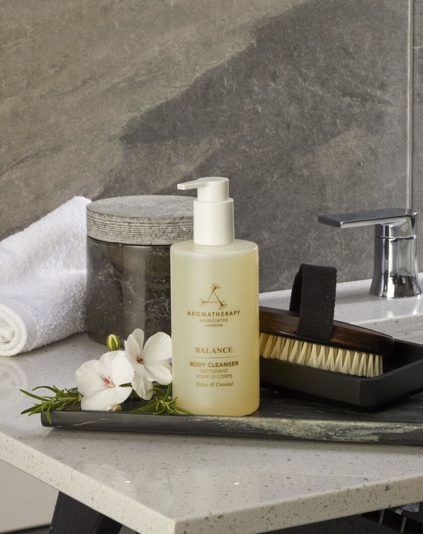 Ylang Ylang Body Cleanser thumbnail number 1