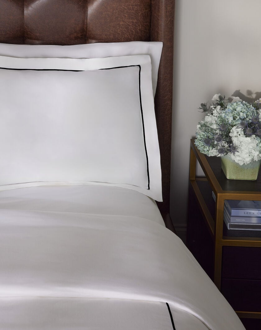 Hotel Stripe Bedding Set thumbnail number 1