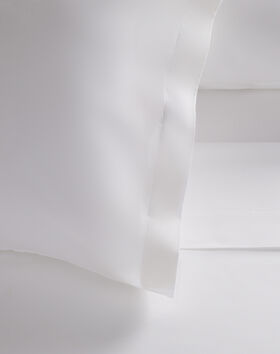Classic White Pillowcases thumbnail number 1