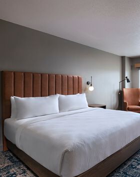 Bed & Bedding Set thumbnail number 1