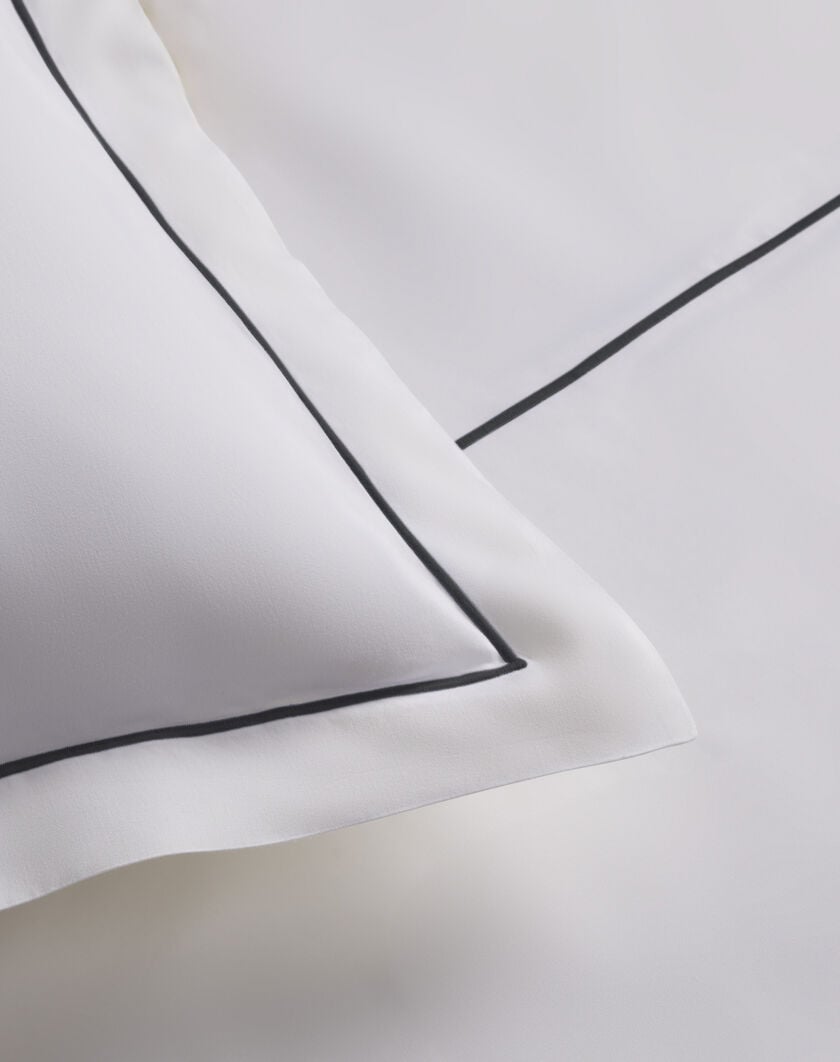 Hotel Stripe Bedding Set thumbnail number 2