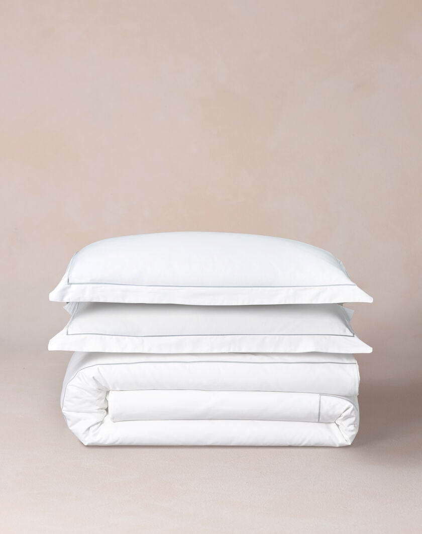 Hotel Stripe Duvet Cover & Shams Set thumbnail number 0