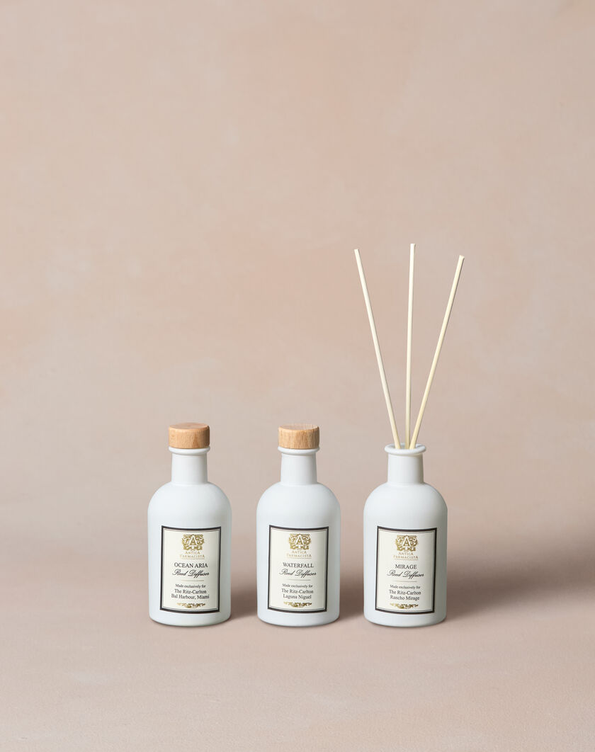 White Reed Diffuser Set thumbnail number 0