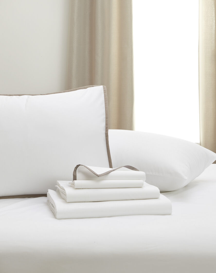 Hotel Linen Set thumbnail number 1